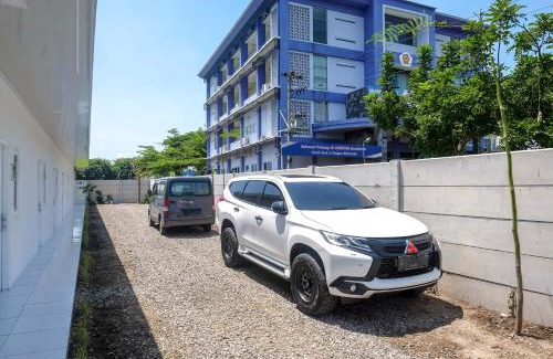 Surakarta Hotel | RedDoorz near Tugu Kartasura