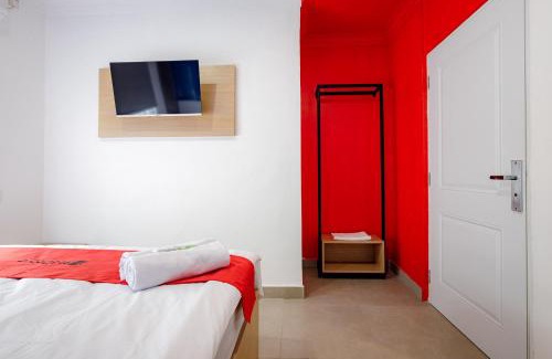 Mampang Prapatan House | RedDoorz Plus at Jalan Gatot Subroto Jakarta