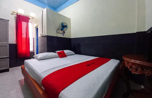 Sungai Penuh Hotel | RedDoorz Syariah at Penginapan Queen Sungai Penuh
