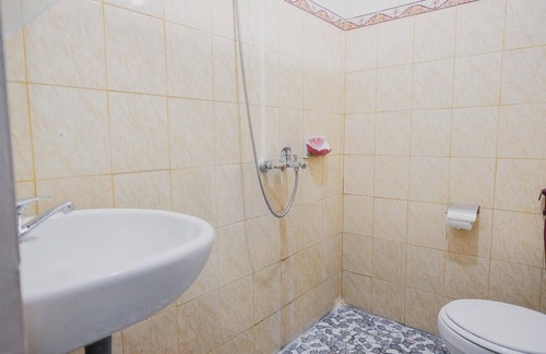 Gunung Sugih Hotel | RedDoorz Syariah near Kebun Raya Liwa