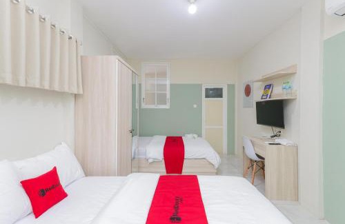 Nganjuk Hotel | RedDoorz Syariah near GOR Bung Karno Nganjuk