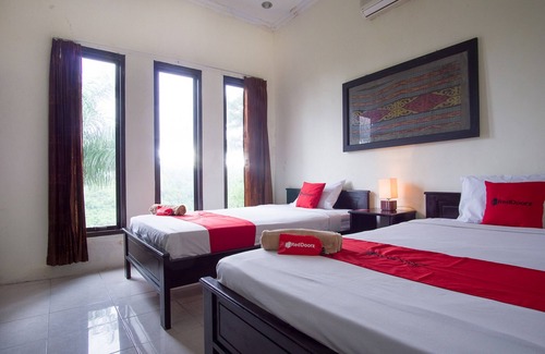 Pulau Maitara House | RedDoorz Syariah near Ngade Lake