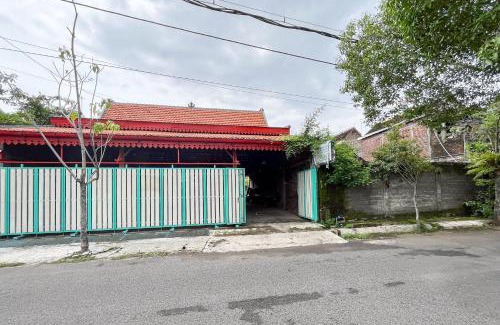 Nganjuk Hotel | RedDoorz Syariah near RS Bhayangkara Nganjuk
