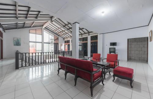 Kuningan Hotel | RedDoorz Syariah near Taman Kota Kuningan