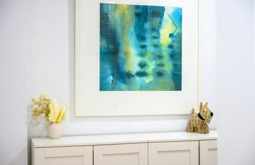 Redfern Apartment | Redfern 2Br Near CBD Shopping Center with Pool & Gym