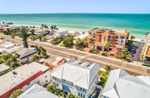 Redington Beach House | Redington Townhouse 16303 - Pelican Paradise