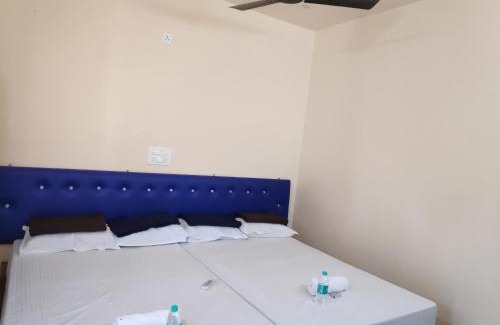 Hireguthi Apartment | Redkar Rooms Gokarna Beach front AC And Non AC Rooms