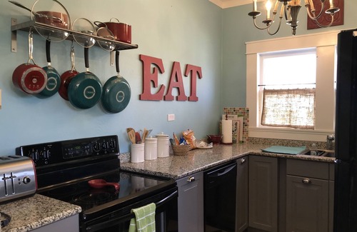 Canyon House | Reduced Prices BEST Local in Canyon! Historic Square, WT, PaloDuro Canyon, TEXAS