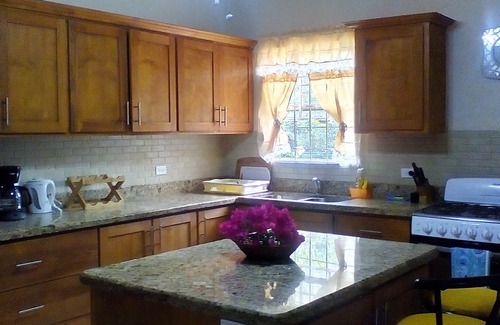 Sunset Crest Apartment | REDUCED RATES: Modern, Spacious 2-bedroom Apt, Close to Amenities, SUPER HOST