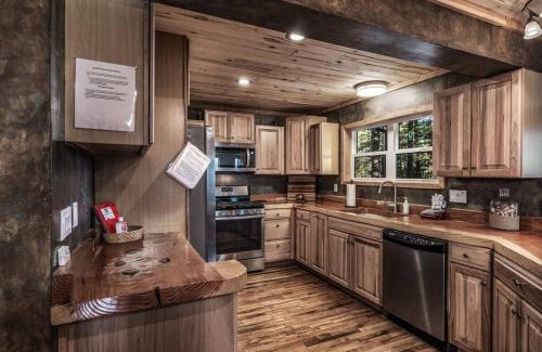 Ruidoso House | Redwood in the Historic Upper Canyon
