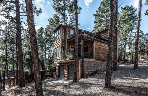 Ruidoso House | Redwood in the Historic Upper Canyon
