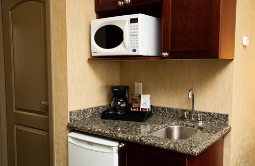 Clairmont Hotel | Redwood Inn & Suites - Grande Prairie