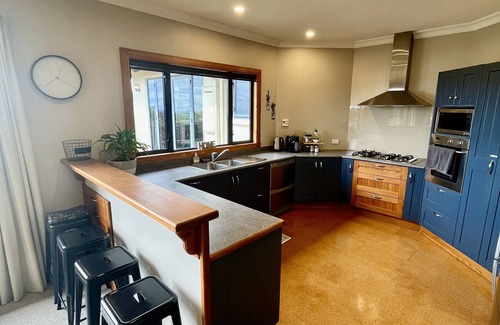 Redwood Valley House | Redwood Vista - Essential Serenity