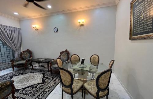 Muar House | Redzuan Homestay (Muslim Friendly)