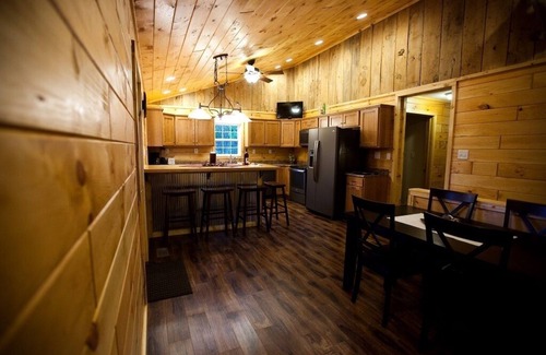 Murphysboro Cabin | Reece Ridge Cabins. Enjoy A Relaxing, Quiet Stay At The Area's Premier Cabin.