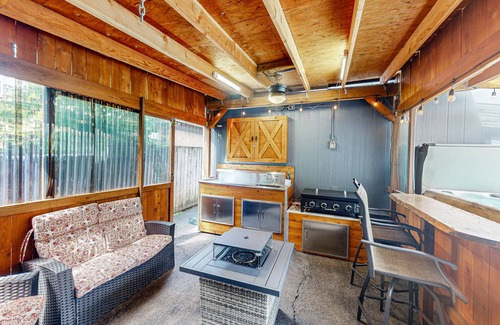 Winchester Bay House | Reedsport Coastal Retreat: Adventure Awaits You Near the Ocean