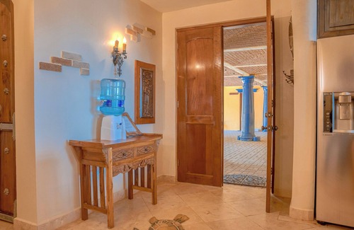 Antoneys Cay Cabin | Reef & Cayos Villa - Luxury poolside villa with three bedrooms
