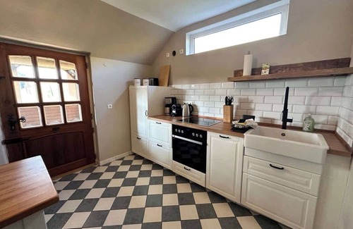 Kronsnest House | Reetdachkate am Deich mit Kamin nahe Hamburg
