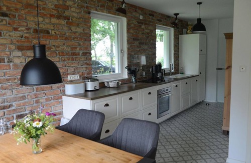 Wiegboldsbur House | Reetdachlandhaus Wiemershörn - vacation home, bathroom, WC, 3 bedrooms