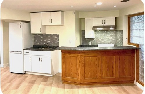 Upper Lonsdale House | Refined North Shore 3BR Retreat
