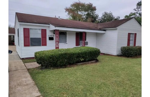 Lakeview  Jefferson County House | Refinery within 5 milesn