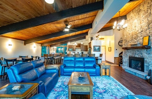 Timberline House | Reflections - 128 Lakeview Road