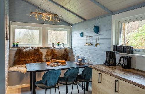 Kvaefjord Municipality House | Refsnes Overnatting, Hus Gunti