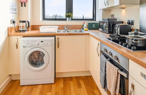 Basingstoke Apartment | Refurbished 2BR | Festival Place | FREE PARKING