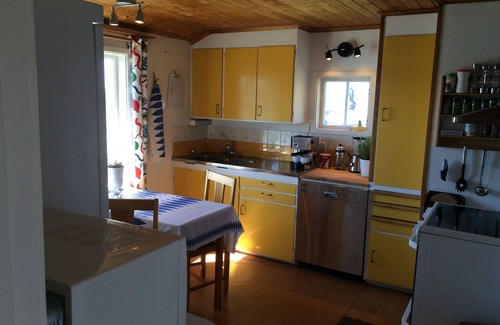 Ellos Cottage | Refurbished cottage directly by the sea