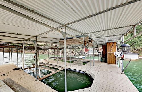 Spicewood House | Regal Riverfront Retreat