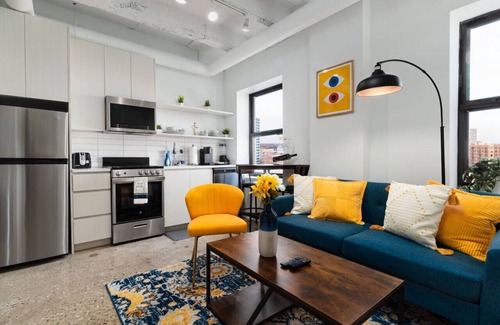 Uptown Apartment | Regal Stylish Loft Rooftop|13 mins DT |4 mins Lake