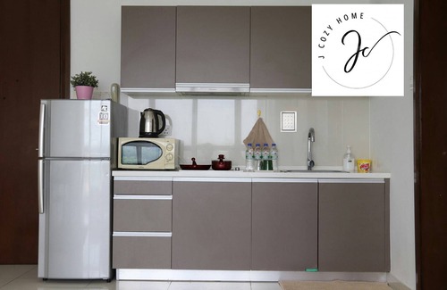 Pekeliling Apartment | Regalia Suites @ Infinity Pool | 4pax | KLCC Nght.View | 2min Subway