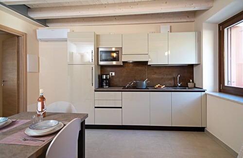 Pacengo Apartment | Regarda - Residenza "G&J - 1 floor" modern onebedroom apartment with roof terrace