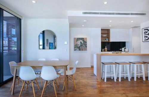Toowong Apartment | Regatta Hideaway - A Breezy Balcony Residence