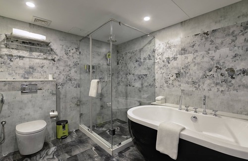 Navrangpura Hotel | Regenta Central Antarim Ahmedabad