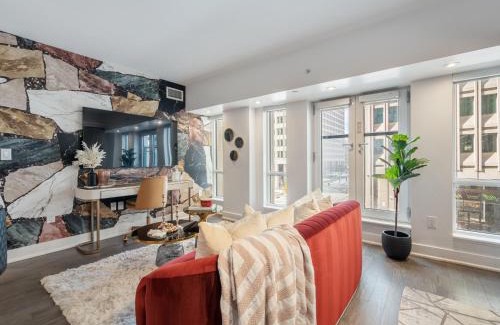 Bay Cloverhill Apartment | Regis Suites - Downtown Toronto - CN Tower & Rogers Centre