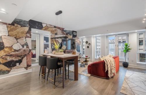 Bay Cloverhill Apartment | Regis Suites - Downtown Toronto - CN Tower & Rogers Centre