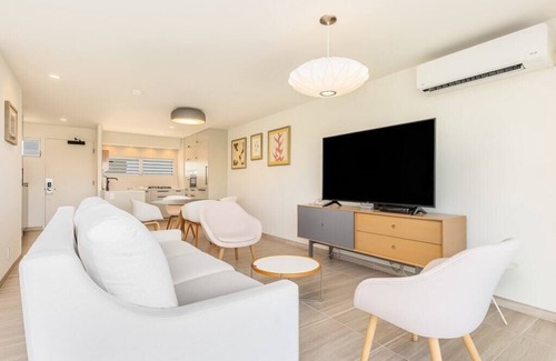 Waikiki Condo | Registration Numbers: GET/TAT: 171-800-0128-01 | TMK: 260040120118 The view says it all in these on