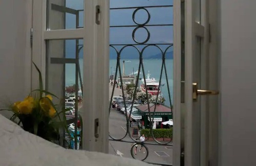 Peschiera del Garda City Centre Apartment | RELAIS AL PORTO SUITE NOW for a romantic stay overlooking Lake Garda