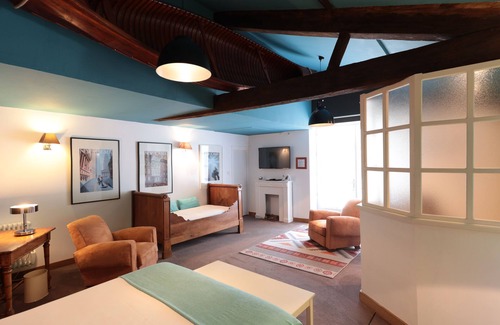 Saint-Hilaire-de-Loulay Bed & Breakfast | Relais de chasse la Chaignaie