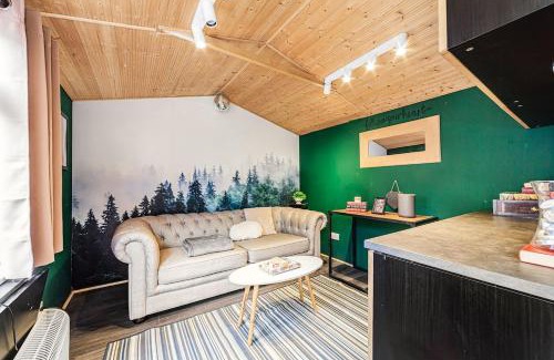 Whitechapel House | Relax 2BDR with Sauna, Hot Tub and Cinema