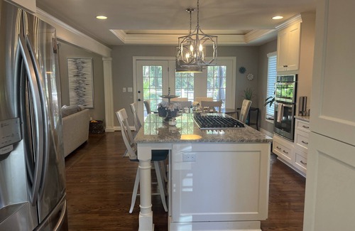 Lake Forest House | Relax and enjoy Golden Retreat while in town for the Kentucky Derby Festivities.