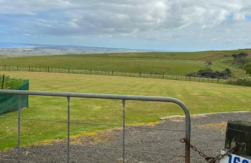 Ahipara Cottage | Relax and enjoy the view, 5 minutes drive from Ahipara beach