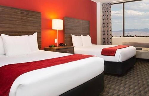 Downtown Las Vegas Hotel | Relax and Recharge! Pool, Restaurant, Free Parking, Near Mob Museum