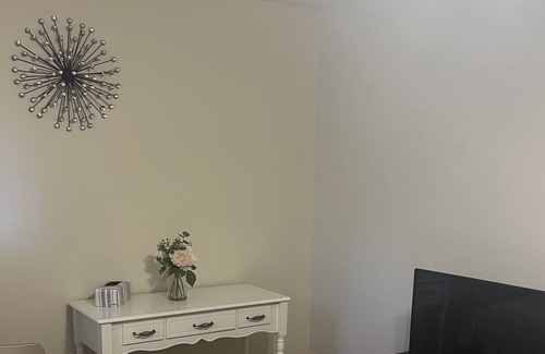 Monroeville House | Relax and Unwind!
