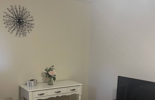 Monroeville House | Relax and Unwind!