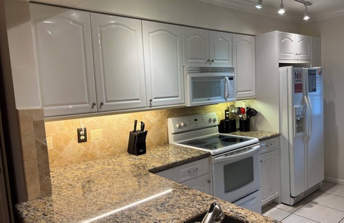 Pompano Beach Condo | Relax and Unwind in This Charming Pompano Beach Condo, 2BR/2BR