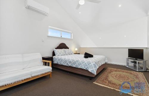 Falcon House | Relax at Falcon By The Bay
