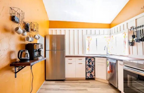 Palisade Cottage | Relax at The Roost: Charming 1930s Country Cottage