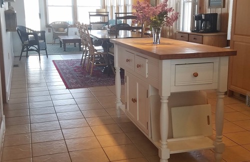 Slaughter Beach House | Relax big in a small beach town!